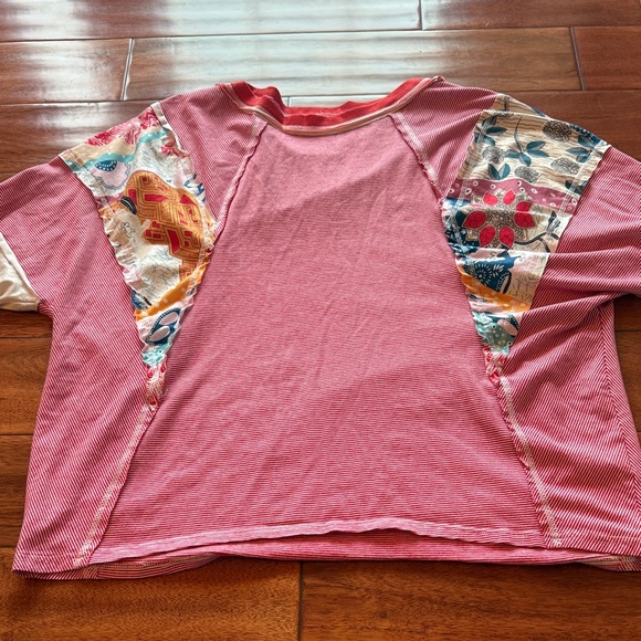 Round Neck Red Striped Floral Colorblock Patwork Oversized Tshirt Size Medium - Picture 9 of 13